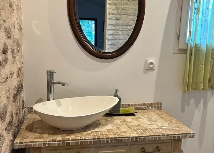 Indépendante Salle D'eau Et Wc Privatifs * Cézac